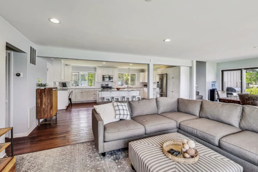 Building Photo - 36856 N Hickory Ct