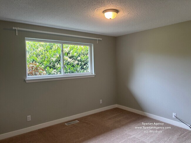 Building Photo - 1529-1513 13 Ave NW