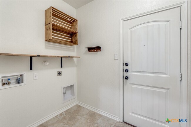 Building Photo - 1999 Wind Chime Wy