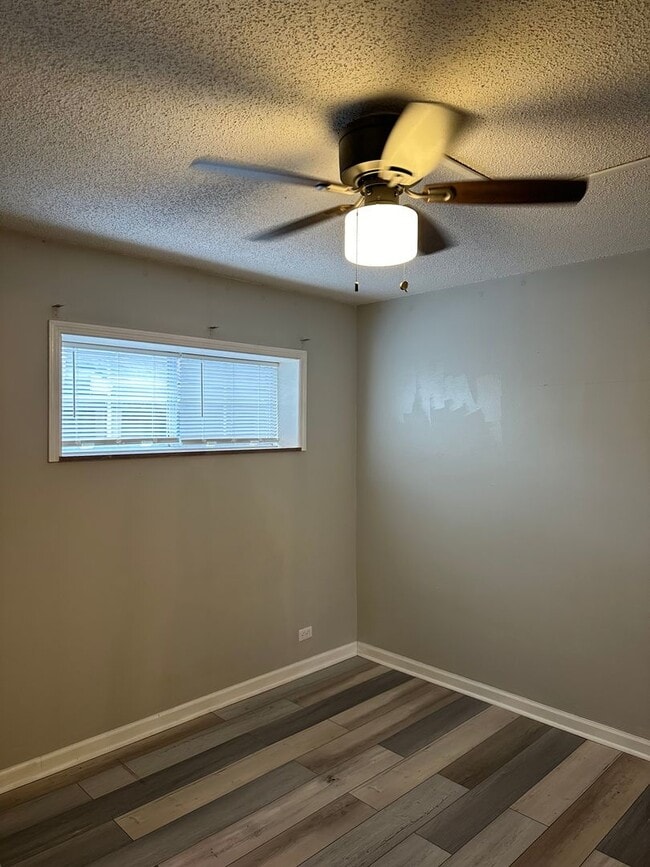 Building Photo - Evian Tower Condominium: 1BD/1BA and comes with assigned parking space. AVAILABLE NOW 2/1/24