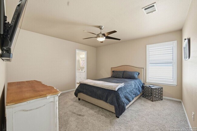 Building Photo - 711 Midway Crest