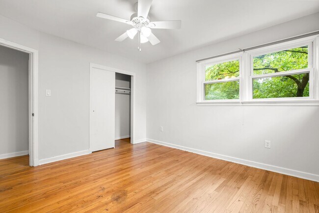 Building Photo - 3 Bed 2 Bath - Takoma Park Split Level - 1...