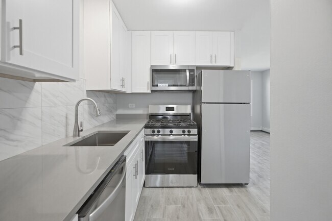 Building Photo - 2537 E 83rd St