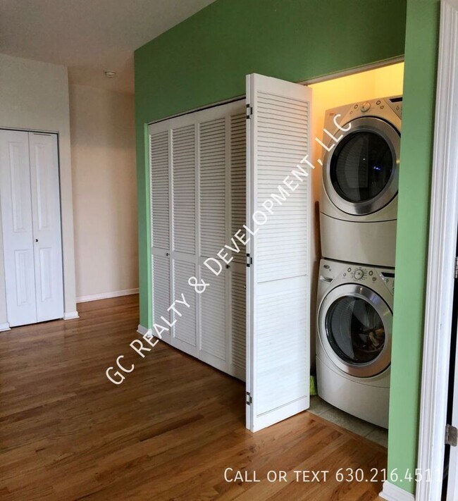 Building Photo - 2520 S Oakley Ave