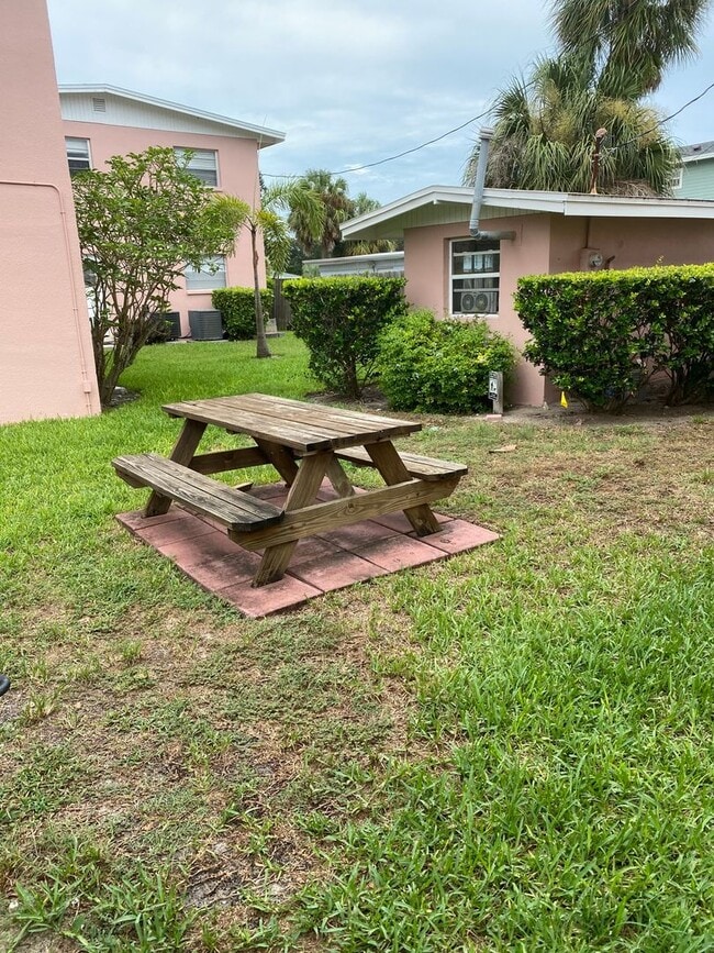 Building Photo - WALK TO THE BEACH FROM YOUR TOTALLY UPDATED, BEAUTIFUL CONDO!