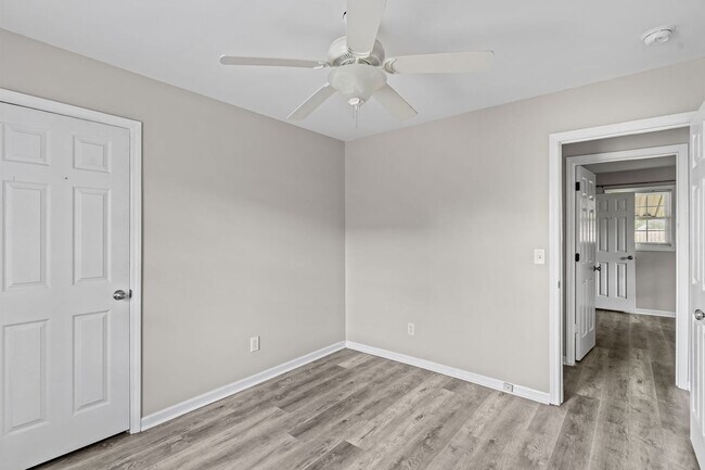 Building Photo - Pet-Friendly | Large Fenced Yard in North Wilmington