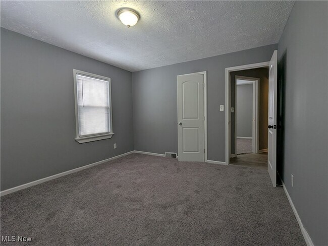 Building Photo - 16401 Home Ave