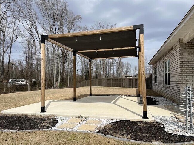 Building Photo - 154 Fernhill Dr NW