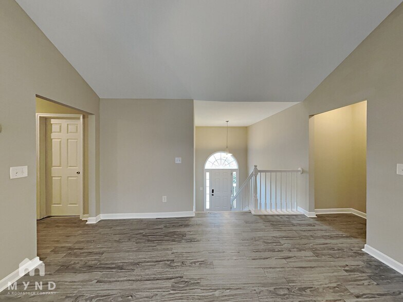Building Photo - 205 Ivy Ct
