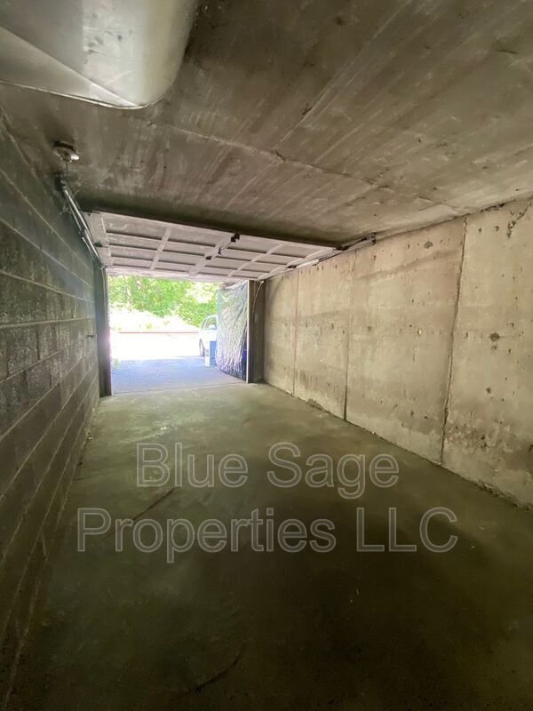 Building Photo - 6635 Church Ln