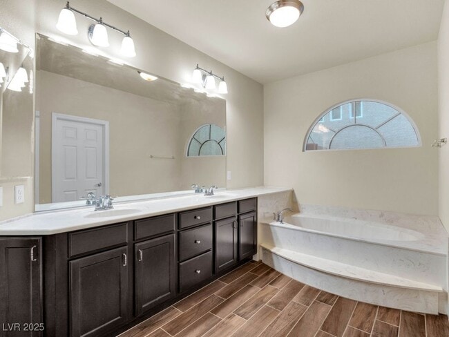 Building Photo - 6465 Grande River Ct