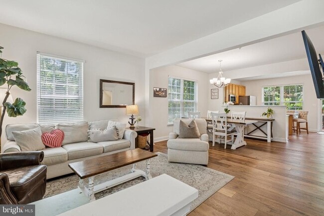 Building Photo - 856 Stonehurst Ct