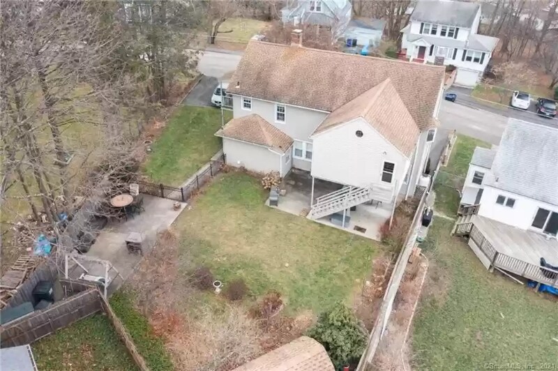Building Photo - 135 Ball Farm Rd