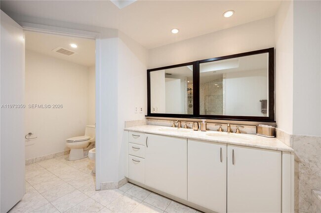 Building Photo - 1331 Brickell Bay Dr