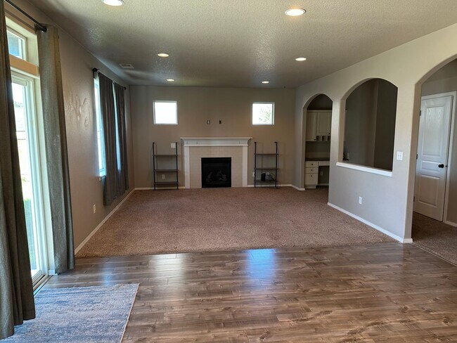 Building Photo - Newer Home In Northeast Albany! Nearly 2500 sq ft, 3 Bedrooms with 3 Baths