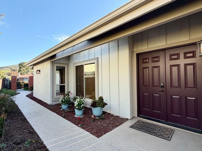 Building Photo - Spacious Three Bedroom in the Sunrise Pointe Community