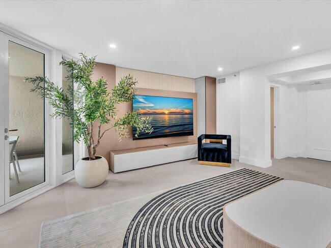 Building Photo - 120 SE 5th Ave