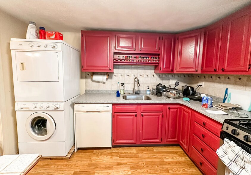 Primary Photo - 122 Spring St