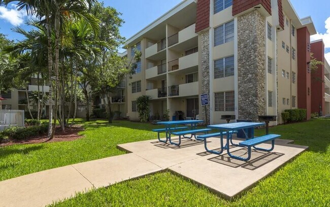 Building Photo - 9357 SW 77th Ave