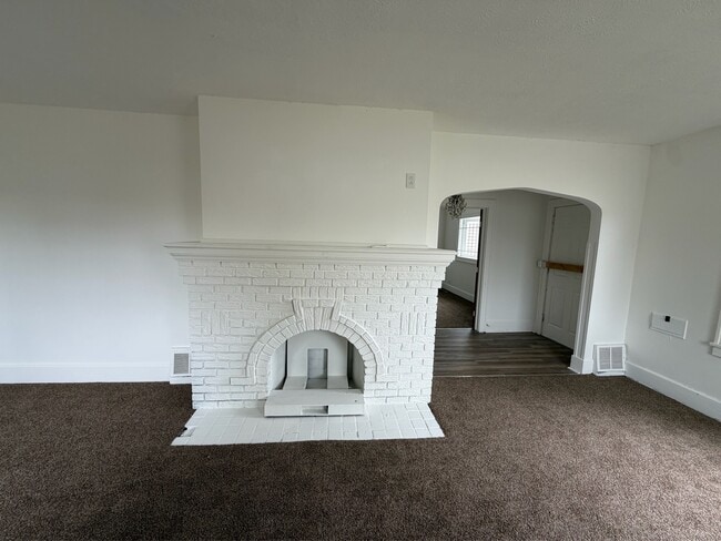 Building Photo - 3724 Hillman St