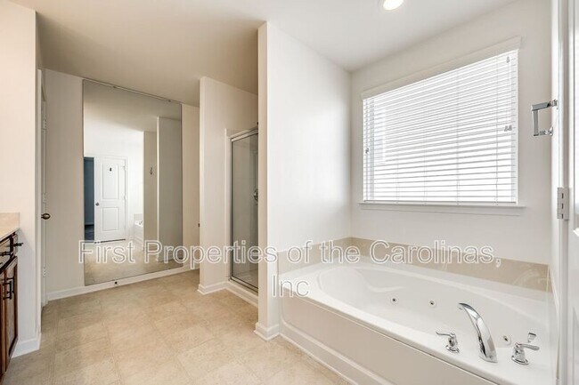Building Photo - 16619 Broadwing Pl