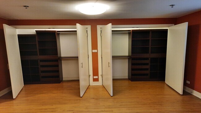 Building Photo - 1101 Dodge Ave