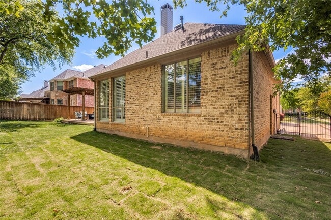 Building Photo - 901 Sandy Trail