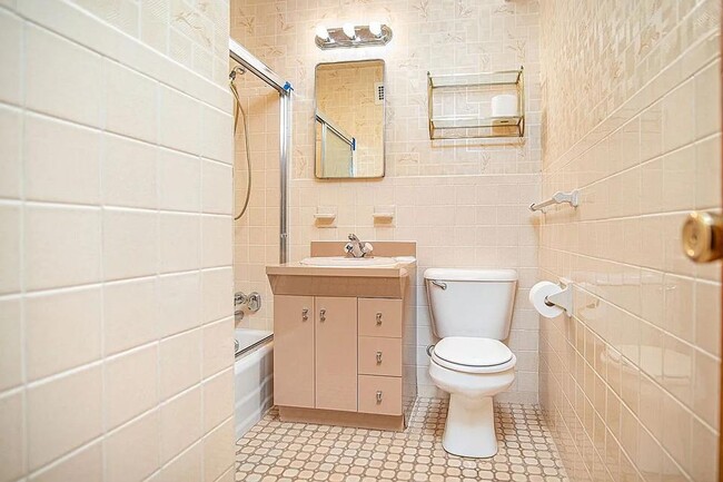 Building Photo - 464 Neptune Ave