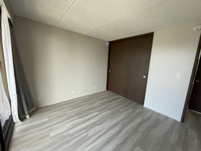 Building Photo - 411 Hobron Ln