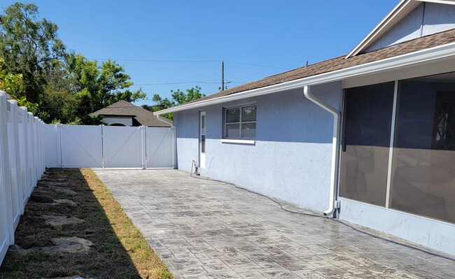 Building Photo - Coming Soon!!  Avaliable May 1, 2025 Spaci...