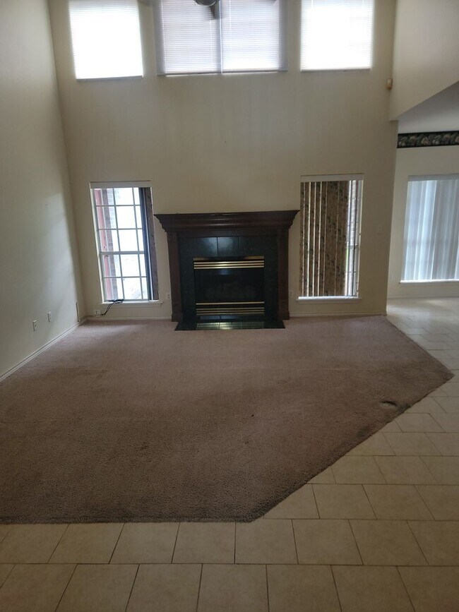 Building Photo - 4530 Oso Pkwy