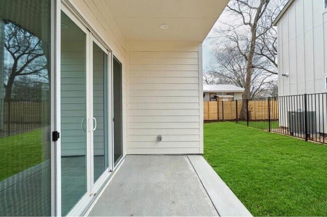 Building Photo - 6107 Richardson Ln