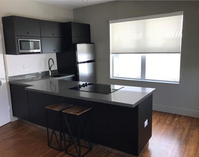 Building Photo - 1618 Michigan Ave