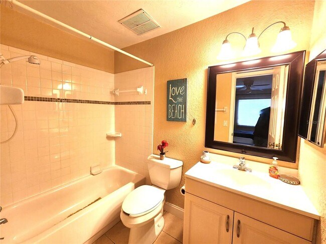 Building Photo - 2720 Hidden Lake Blvd