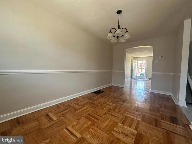 Building Photo - 2204 Lynn Blvd