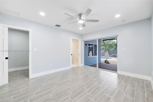 Building Photo - 4725 NW 5th Ct