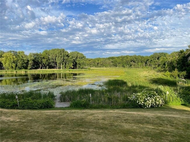 Building Photo - 3465 Deephaven Ave