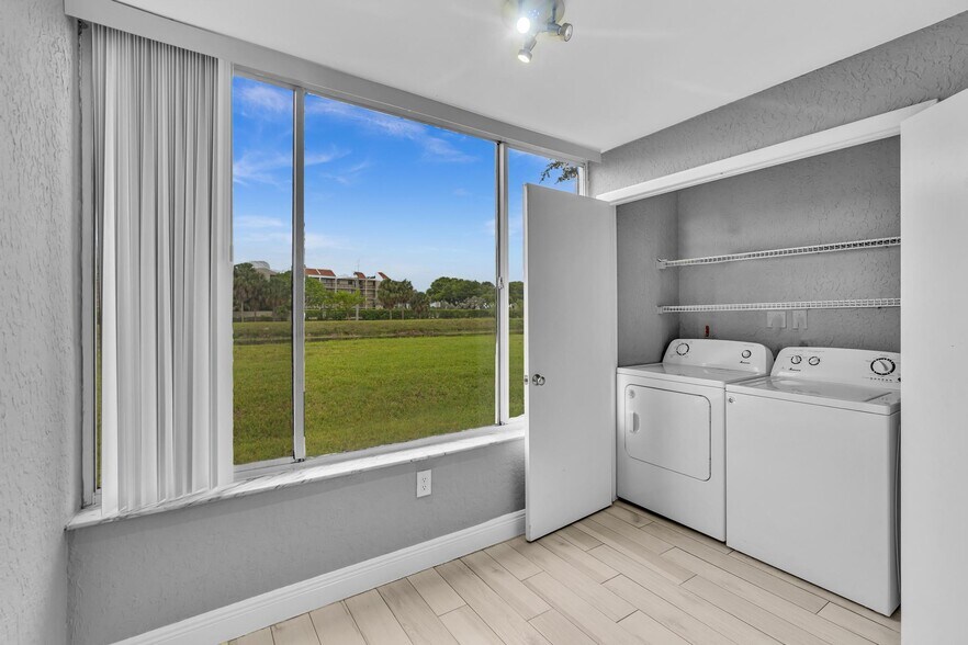 Building Photo - 2851 N Oakland Forest Dr