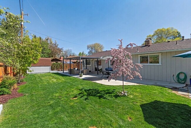Building Photo - 975 Joshua Dr