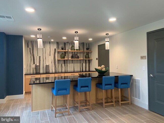 Building Photo - 3925 Fair Ridge Dr