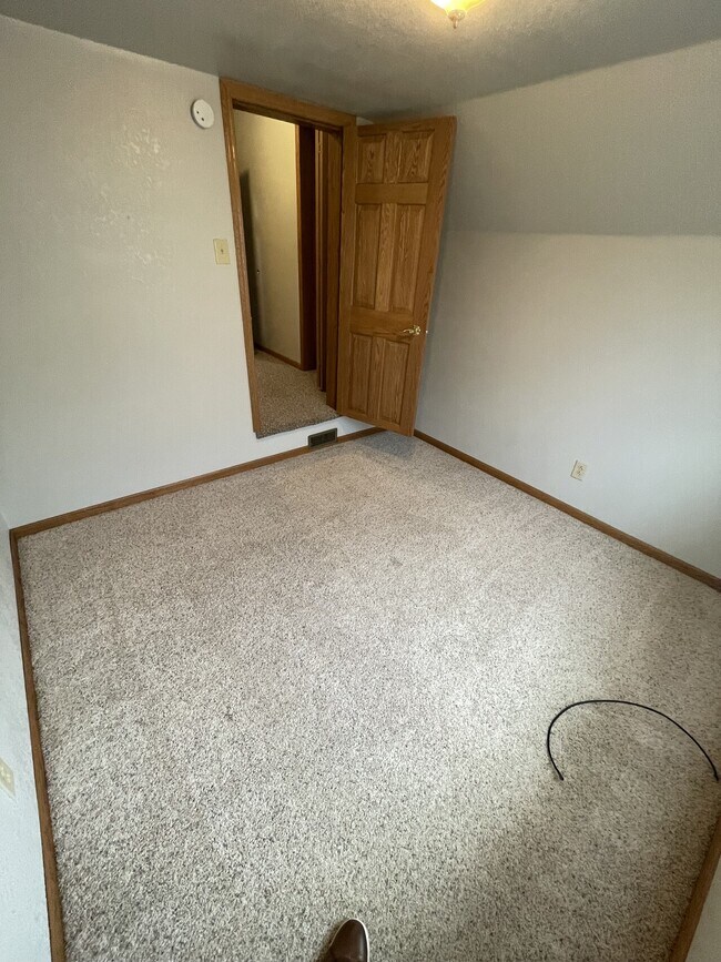 Building Photo - 127 E Main St