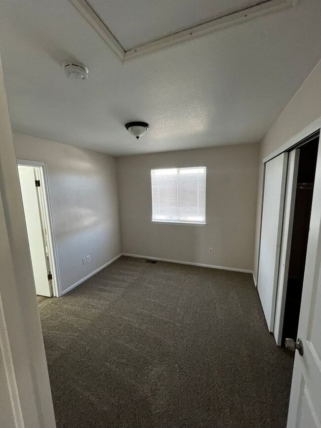Building Photo - 3 Bedroom 2 1/2 Bathroom Home in Highlands Ranch