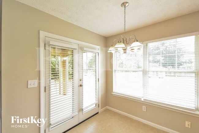Building Photo - 3615 Longfield Dr