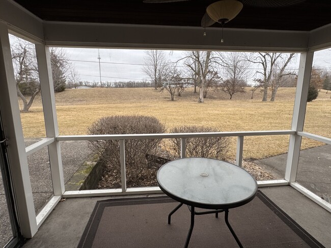 Building Photo - 233 Manor Dr