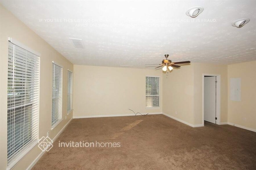 Building Photo - 1163 Sandalwood Dr