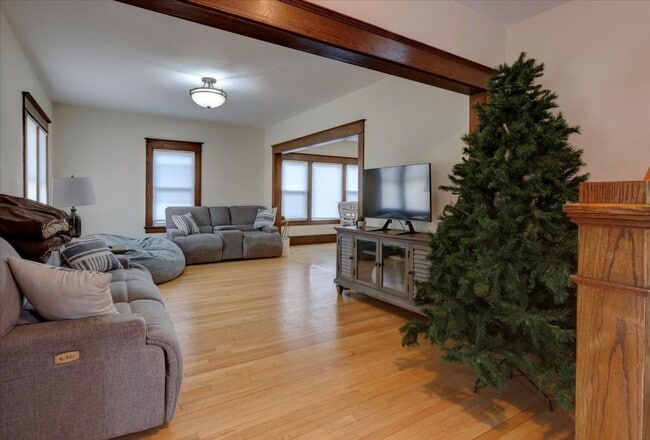 Building Photo - Single Family Home - 4+ Bedroom | 2 Bath