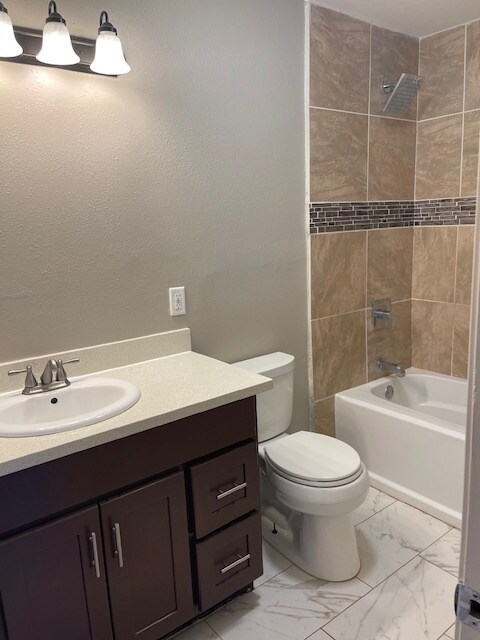 Building Photo - 3708 Little Farms Dr