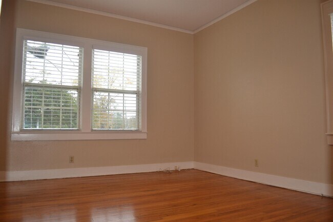Building Photo - 511 Beverly St