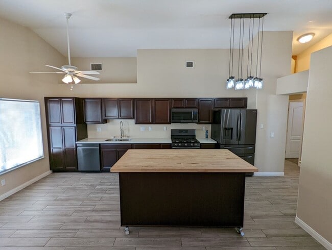 Building Photo - 4932 Dunvegan Ct