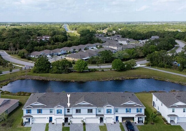 Building Photo - 3 Bedroom 2.5 Bathroom Townhome with 2 Car Garage and Fenced Patio!**ASK ABOUT MOVE IN SPECIAL**